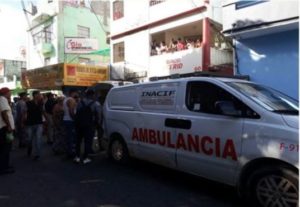 Muere hombre al caer de cuarto piso en edificio de Villa Juana

