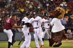 Gigantes se acercan a la cima tras derrotar Águilas
