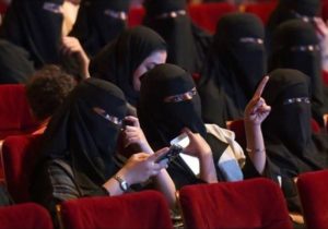 Arabia Saudí autoriza apertura de cine tras más de 35 años  de prohibición 