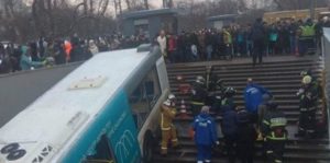 Al menos cinco muertos tras vehículo perder el control en Rusia 