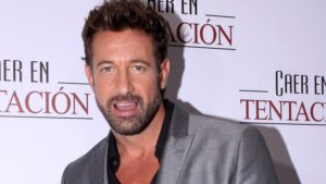 El actor mexicano Gabriel Soto negó nuevamente el tener una relación amorosa con la venezolana Marjorie De Sousa y aclaró que no es el padre de Matías, hijo de la actriz.