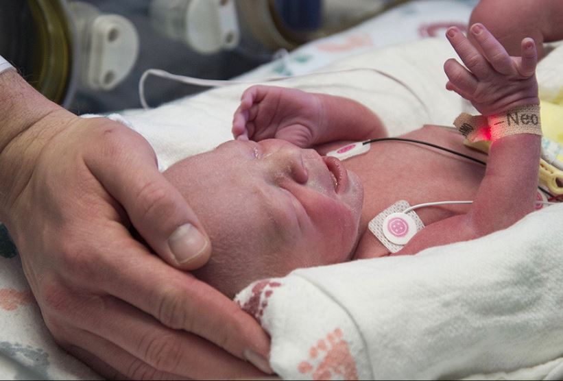 Nace el primer bebé estadounidense de un útero trasplantado