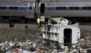 Choca contra camión tren que llevaba republicanos a cónclave