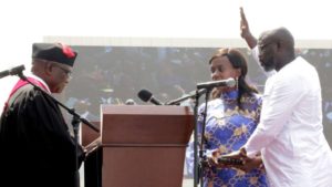 Exfutbolista George Weah asume como presidente de Liberia 