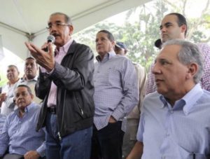 Presidente Medina promete ayuda a productores de Tamboril 