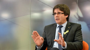 Puigdemont pide amparo al Parlamento catalán para ser investido este martes