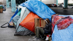EEUU: 12 personas enfrentan cargos criminales por alimentar a indigentes en un parque