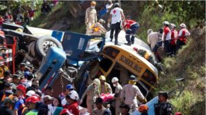 Al menos seis muertos y 30 heridos por choque de camión y autobús en Brasil