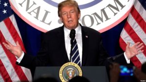 Trump acusa a FBI y Departamento de Justicia de politizar investigaciones