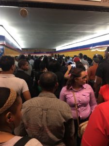 Metro informa desalojo en estación no está relacionado a incendio