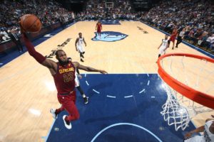 Triple-doble de LeBron asegura triunfo de Cavs sobre Grizzlies