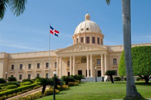 Presidente Medina designa nuevo gobernador del Faro a Colón y otros funcionarios