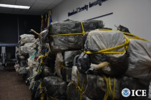 
NUEVA YORK._ Parte de los 1.441 kilos de cocaína valorados en US$29 millones confiscados a un dominicano en las costas de Puerto Rico.