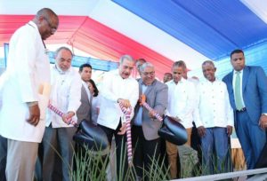 Neiba: Presidente Medina inaugura Centro Diagnóstico; reclaman Ciudad Universitaria