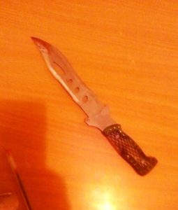 Mujer hiere hombre con cuchillo en Restauración