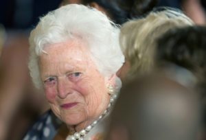 Barbara Bush, madre y esposa de presidentes de EEUU, en precario estado de salud