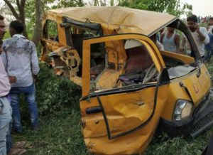 Al menos 13 niños muertos en accidente de transporte escolar en India