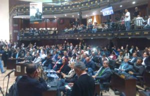 Congreso venezolano aprueba “enjuiciar” a Maduro