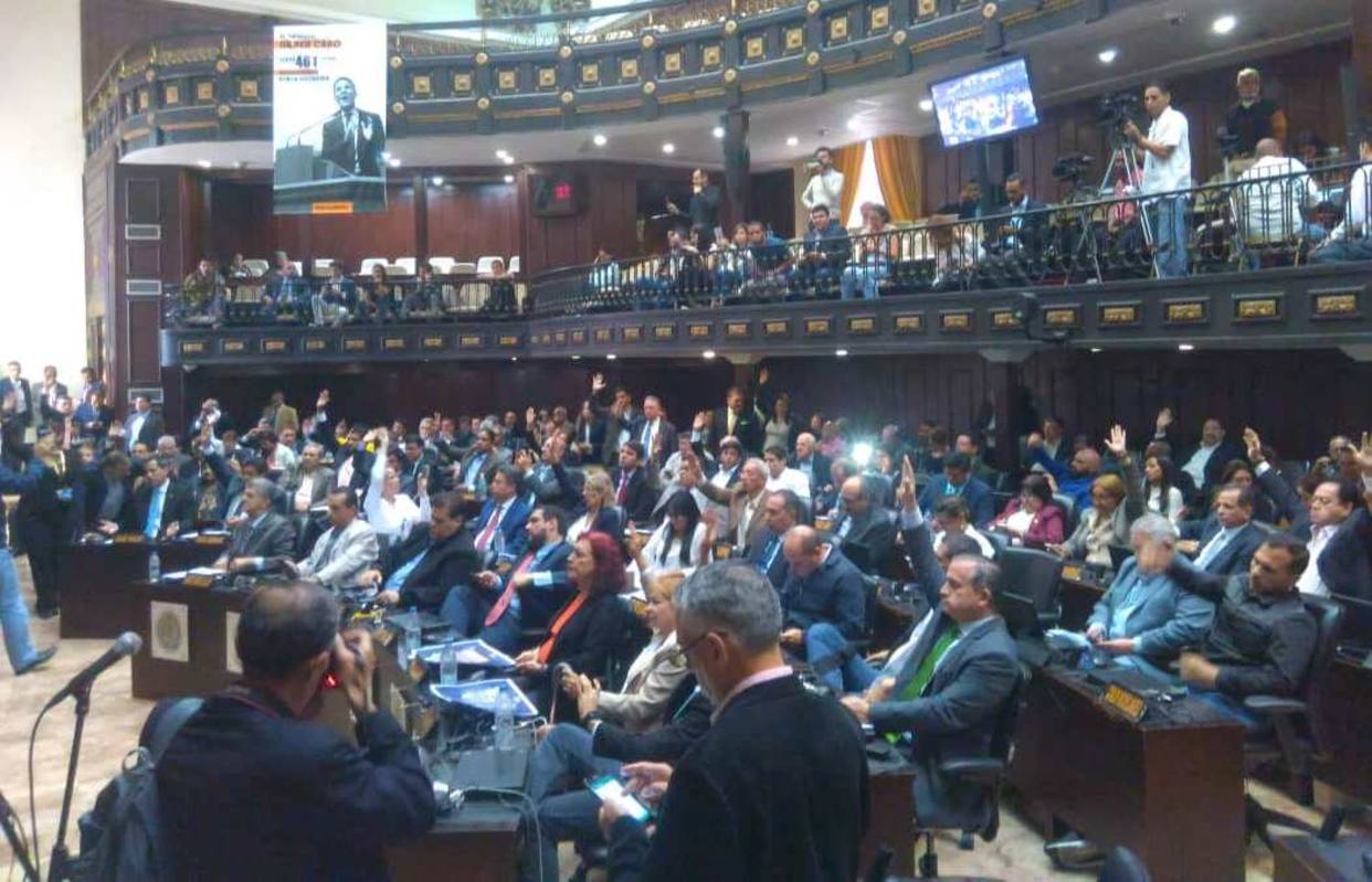 Congreso venezolano aprueba “enjuiciar” a Maduro