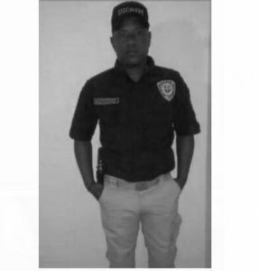 Sargento PN que había pedido ayuda para su niño se suicida en Los Mina