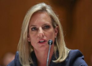 EEUU considera alojar a menores migrantes en bases militares