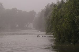 Aumentan a 98 los muertos por tormentas de arena en India