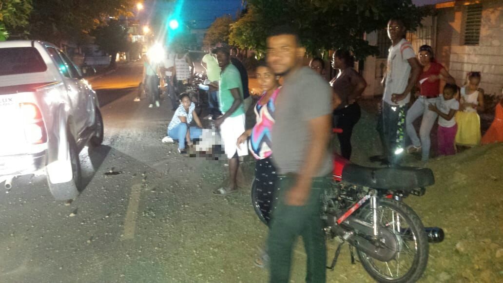 Muere hombre al chocar con pila de arena en Cotuí