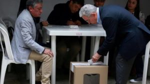 Uribe vota por Duque 