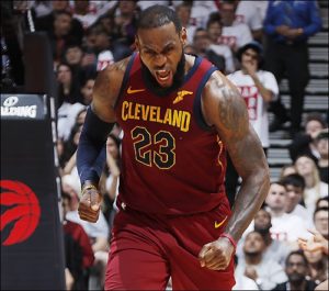 LeBron James impone su ley en Toronto; Cavs vuelven a ganar