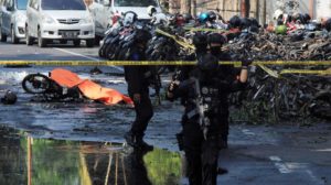 Indonesia: Tres explosiones junto a iglesias dejan al menos 13 muertos y 40 heridos en Surabaya