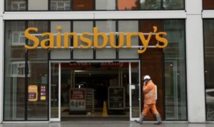 Una canción mete en problemas al CEO de Sainsbury