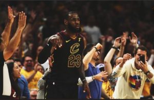 LeBron James se convierte en el rey de canastas anotadas en playoffs