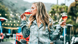 Descubren que el alcohol ayuda a prevenir ataques cardíacos