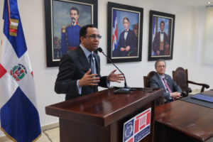 Fundación Popular y MINERD firman acuerdo
