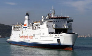 Indonesia da por desaparecidos a 128 pasajeros de un ferry hundido en un lago