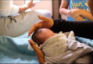 Stephen Curry presenta a su nuevo hijo