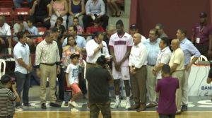 El jugador Juan Miguel Suero recibe reconocimiento