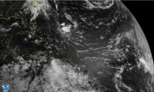 Pronostican algunos chubascos hacia el interior del país y más calor 