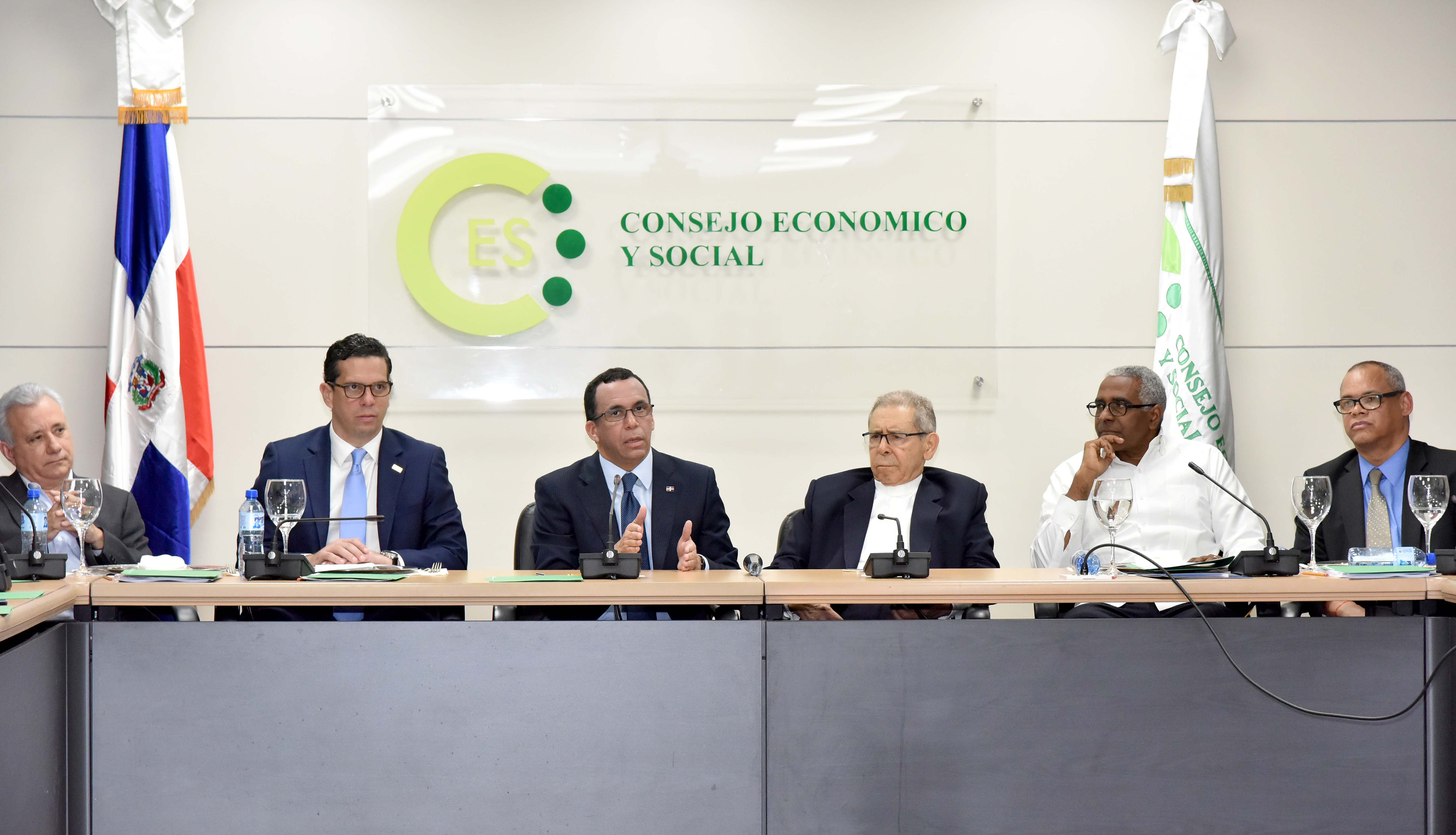 Andrés Navarro acuerda con consejo económico y social proceso de concertación para propuesta de nueva ley de educación
