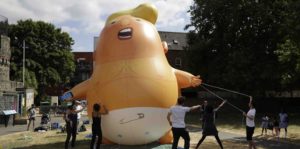 Levantan un globo del 