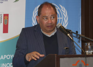 BOL11. LA PAZ (BOLIVIA), 23/07/2018.- El ministro boliviano de Gobierno, Carlos Romero, ofrece una rueda de prensa hoy, lunes 23 de julio de 2018, en La Paz (Bolivia). La Policía Boliviana busca un artefacto nuclear que fue robado de una empresa china, peligroso en caso de manipulación indebida, y pide la colaboración ciudadana para encontrarlo, informó hoy Romero. EFE/Martin Alipaz