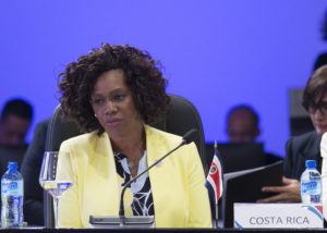 STO05. SANTO DOMINGO (R.DOMINICANA), 29/06/2018.- La canciller de Costa Rica, Epsy Campbell, participa junto a cancilleres de los países del Sistema de la Integración Centroamérica (Sica), en la inauguración de la LXXIV Reunióndel Consejo de Ministros de Relaciones Exteriores del SICA, en víspera de la cita de Jefes de Estado y de Gobierno del bloque, a la que han confirmado su asistencia cinco presidentes
 hoy, viernes 29 de junio de 2018, en Santo Domingo (República Dominicana). EFE/Orlando Barría