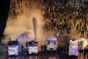Casi 300 detenidos en Francia por incidentes durante celebración del Mundial
