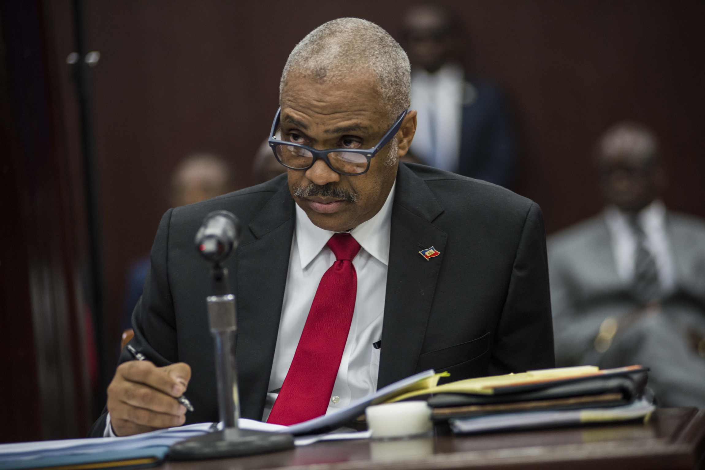 Gobierno haitiano revoca alza a los combustibles tras protestas violentas