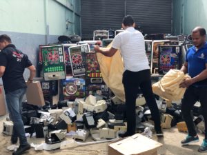Hacienda ha destruido más de 6,000 máquinas y equipos ilegales este año