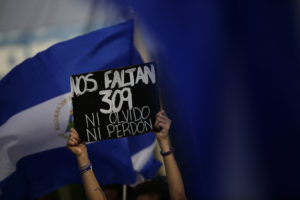 NI2023. MANAGUA (NICARAGUA), 03/07/2018. Un grupo de personas del denominado 