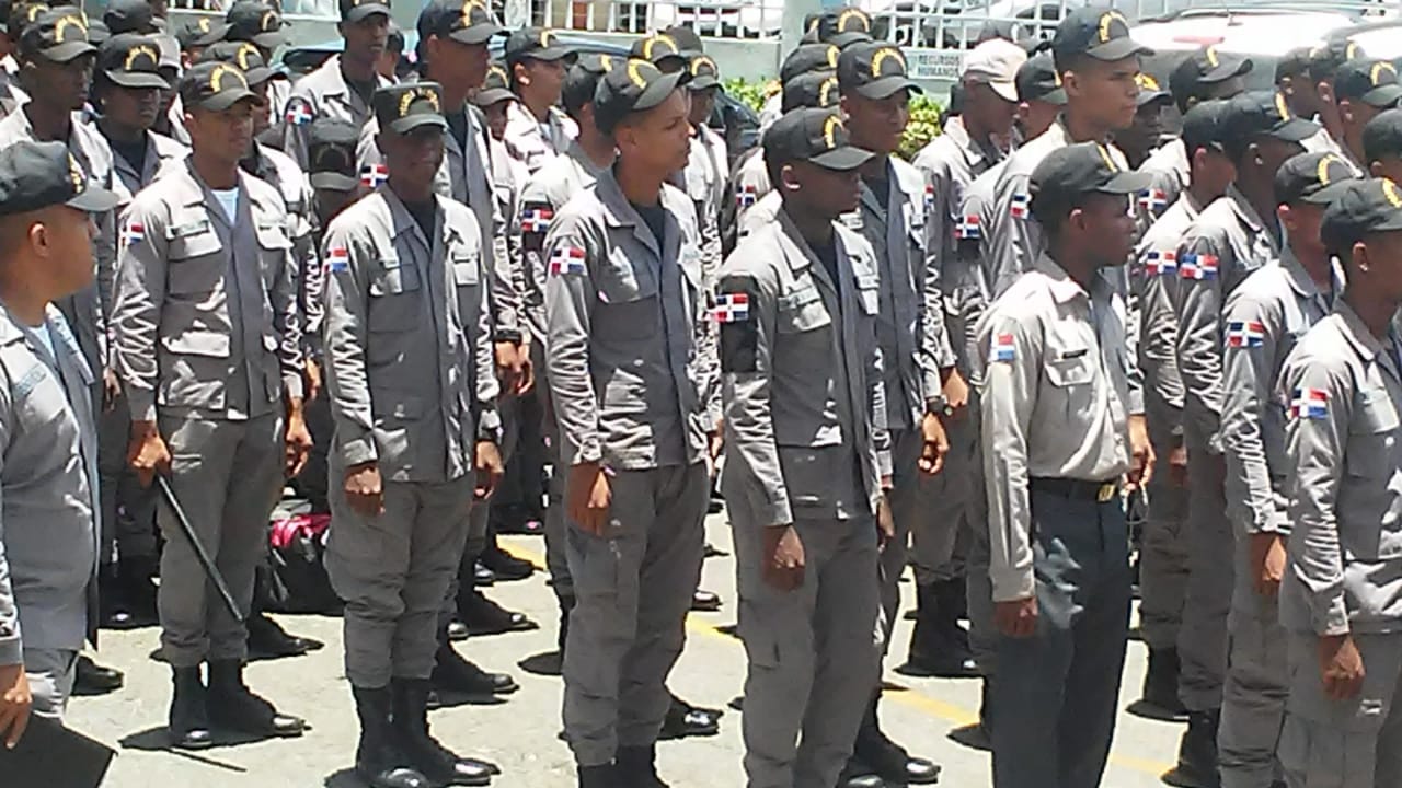 Policía Nacional recibe personal y vehículos para integrarlos al 911