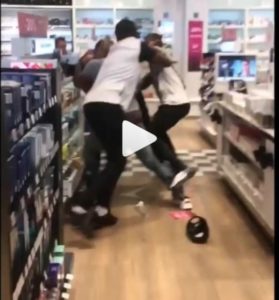Video: dos famosos raperos protagonizan pelea en aeropuerto de París