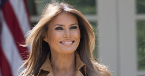 Melania Trump elogia la labor de Lebron James tras ataques del presidente