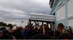 Sepultan restos de profesor ultimado para robarle celular